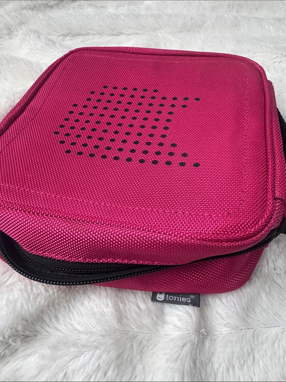 Toniebox Carrying Case in Bright Magenta